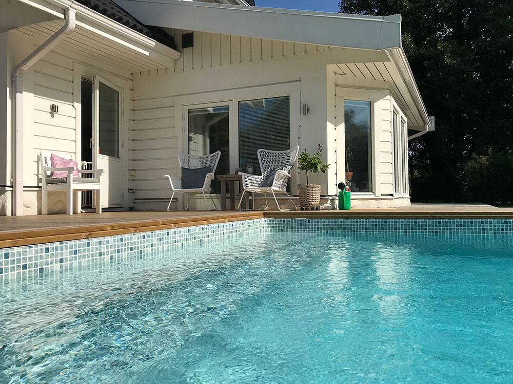 En semester hemma blir bättre med en pool på tomten