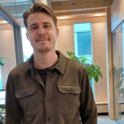 Poolexperten Fredrik Lundgren på POOLGIGANTEN's kontor